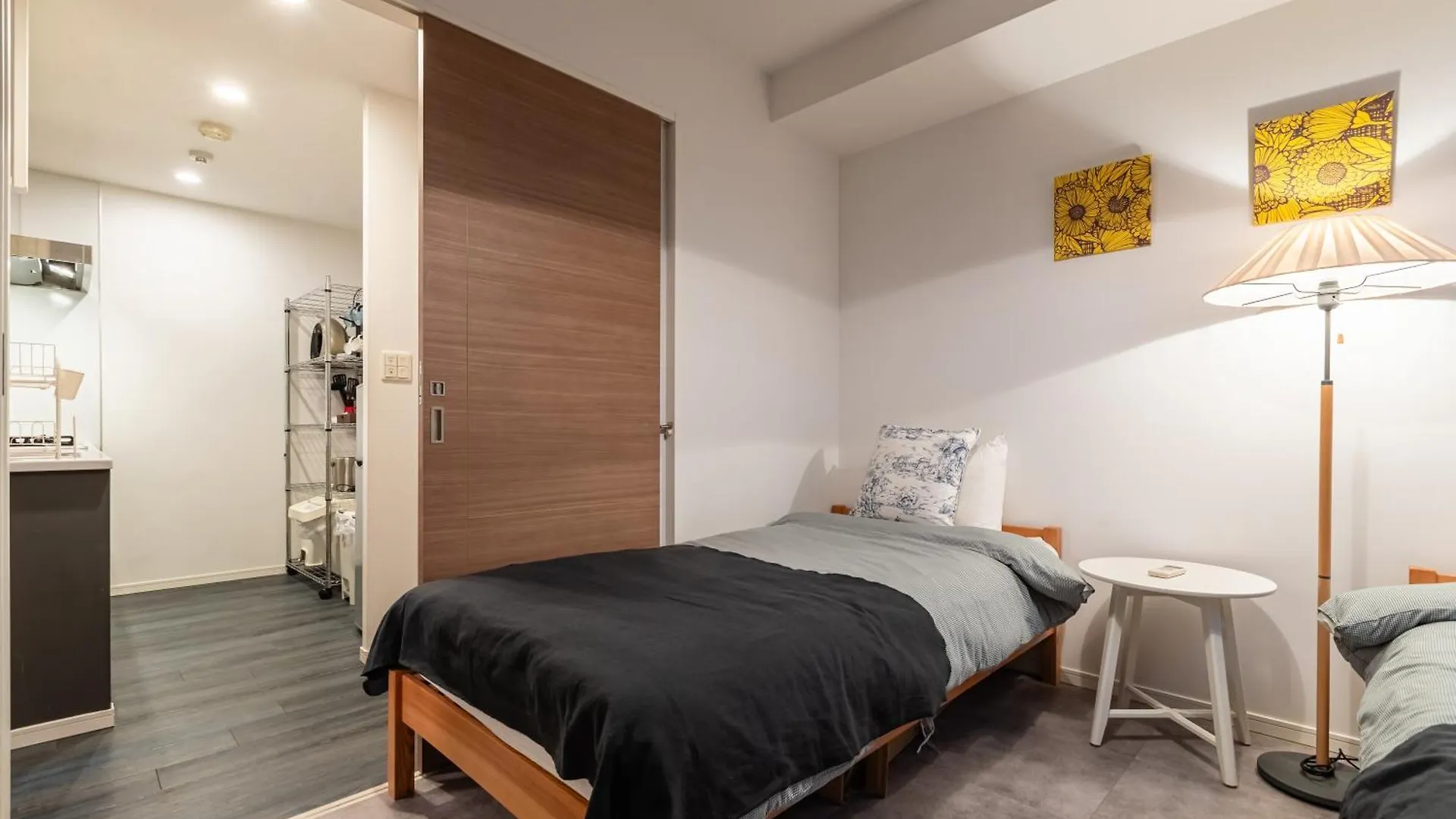 Namba 2 Bedroom Apartment, 1 Min To Nippombashi Osaka